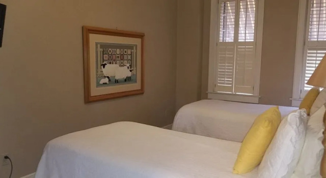 Люкс Deluxe с 2 комнатами Downtown Guest Quarters Hotel
