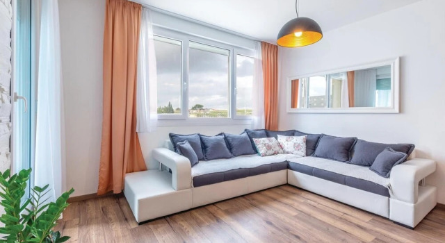 Nice Apartment in Split With 3 Bedrooms and Wifi