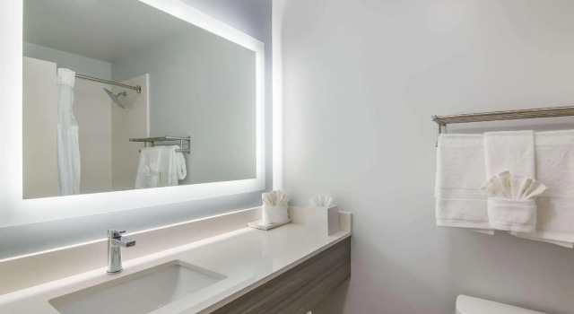 Четырёхместный номер Standard Hourglass Hotel, Trademark Collection by Wyndham