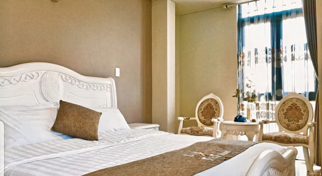 Номер Deluxe F & F Hotel
