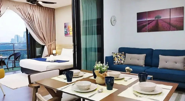 Люкс Comfort Almas Suites @ Puteri Harbour