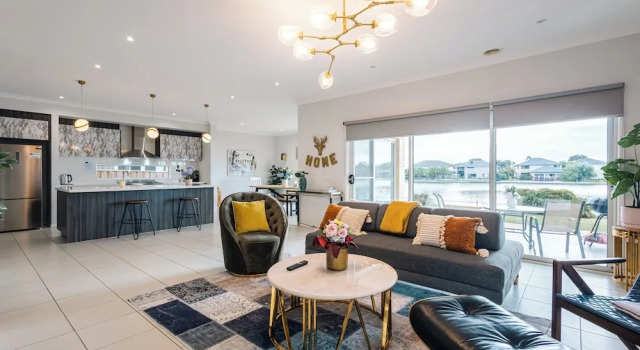 Luxury Waterfront Grand Villa in Melbourne