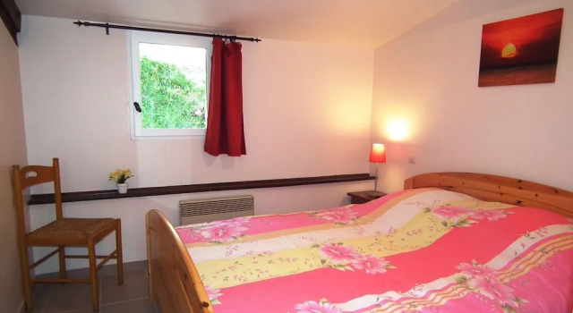 Spacious Dordogne Cottage, Book Vacation Home Gavaudun 