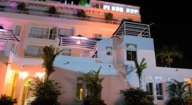 Полулюкс Hotel Santorini Resort
