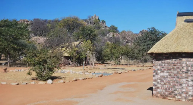Kaoko Bush Lodge, Book Hotel Hoteller i Kamanjab med parkering, Parkering