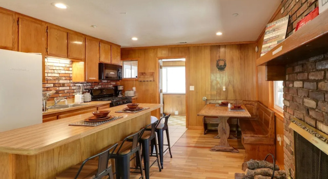 Коттедж с 2 комнатами Wrightwood Cabin ~ 4 Mi to Mtn High Resort!
