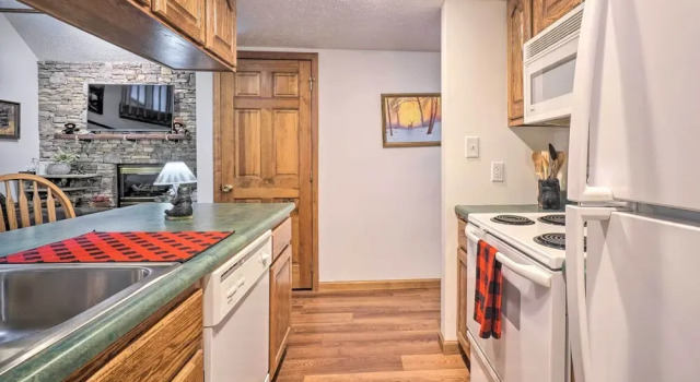 Коттедж с 2 комнатами Picturesque Pigeon Forge Cabin w/ Mountain Views