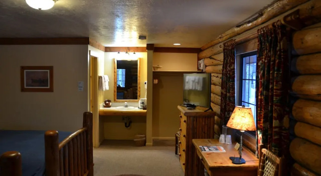 Четырёхместный номер Standard с балконом Daniels Summit Lodge