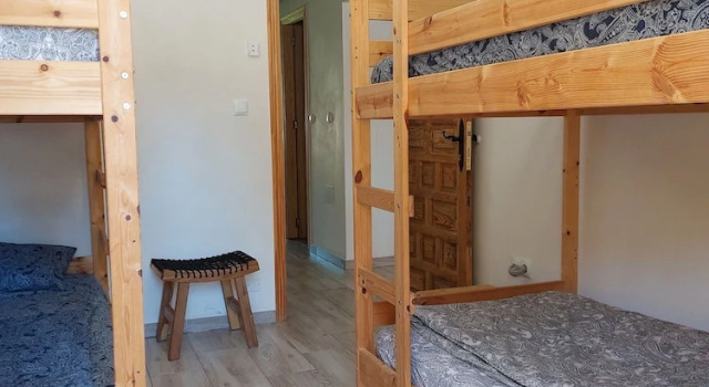 Кровать в общем номере (женский номер) ZENIA HOSTEL