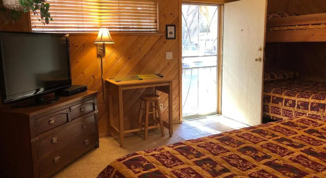 Номер Classic Giant Oaks Lodge