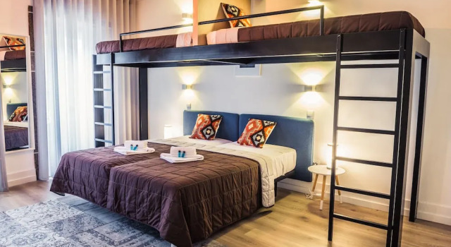 Четырёхместный номер Standard с балконом In Barcelos Hostel & Guest House
