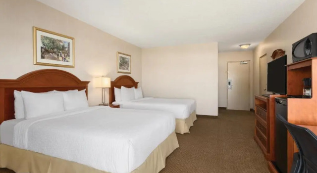 Семейный номер Standard Days Inn by Wyndham London