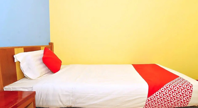 OYO 90052 Mandarin Inn, Rezerwuj Hotel Hotele w Sarawak z parkingiem, Parking