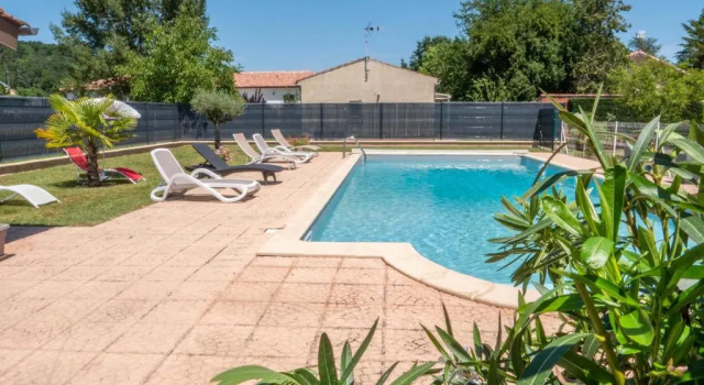 Villa Calabrisella, Rezerwuj Apartament Hotele w Lescure-d'Albigeois z basenem, Basen