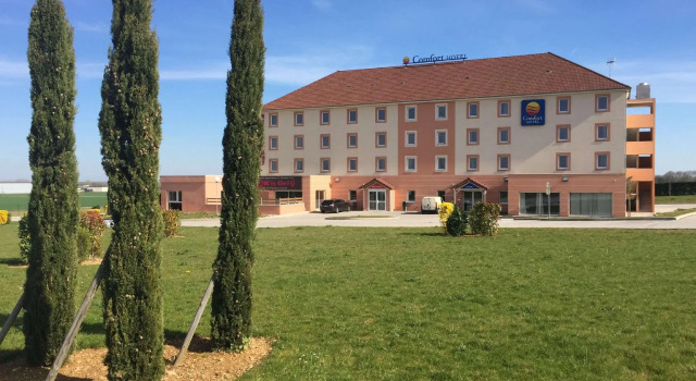 Четырёхместный номер Standard Kyriad Dijon Sud - Longvic