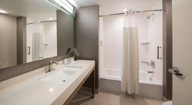Четырёхместный номер Standard Courtyard by Marriott Russellville