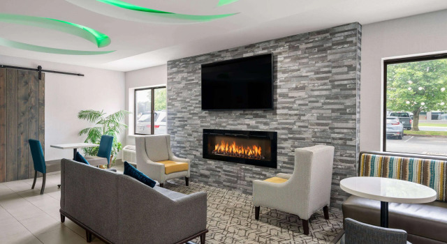 La Quinta Inn by Wyndham Indianapolis Airport Executive Dr, Prenota Hotel Hotel a Indiana con parcheggio, Parcheggio
