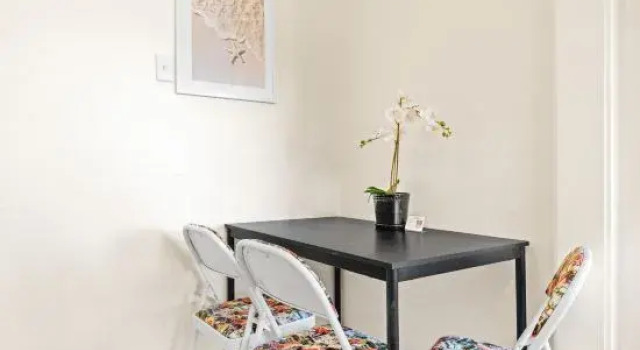 Well-Located Single Room in Auburn - Near Station and Shops - Shared Bathroom, Забронировать Отель Отели Sydney Region с парковкой, Парковка