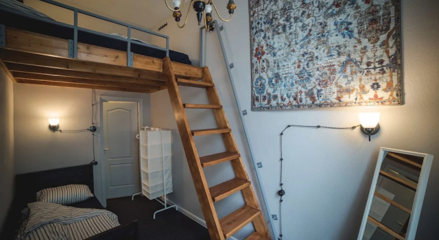 No Rain No Pain Hostel, Забронировать Хостел Отели Санкт-Петербурга с парковкой, рядом с Станция метро «Сенная Площадь», Парковка