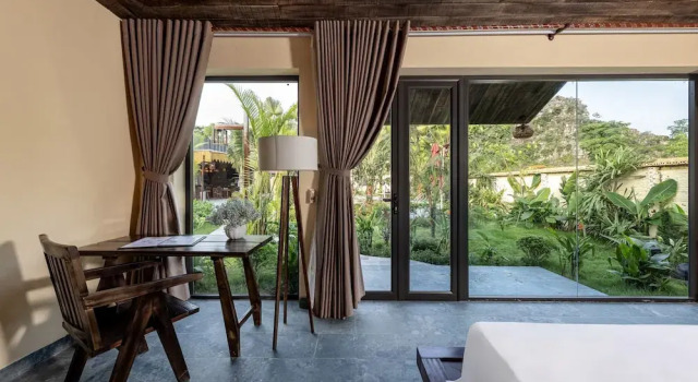 Двухместный номер Superior с видом на бассейн Scenic Mountain Ecolodge Ninh Binh