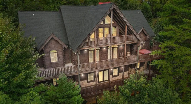 SmokyStays 6 Bedroom Cabin, Забронировать Дом для отпуска СПА-отели Пиджен-Фордж, рядом с Бейсбольное поле The Ripken Experience в Пиджен-Фордж, SPA-услуги