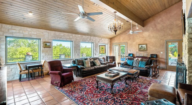7br Home w/ Pool - Perfect for Family Reunions, Prenota Casa vacanze Cottage a Spicewood, Cottage