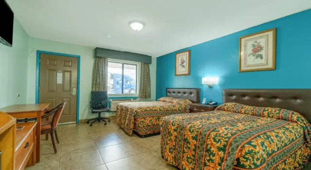 Четырёхместный номер Standard Budget Inn