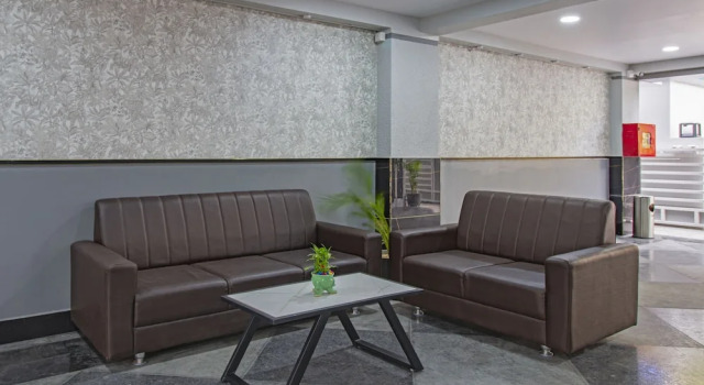 Treebo Abhi Suites, 400 M From Guntur Junction, Rezerwuj Hotel Hotele w Andhra Pradesh z parkingiem, Parking