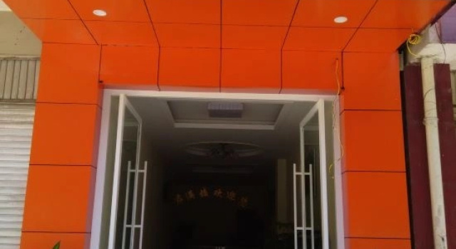Yanbian Junmanlou Hotel, Rezerwuj Hotel Hotele w Panzhihua z parkingiem, Parking