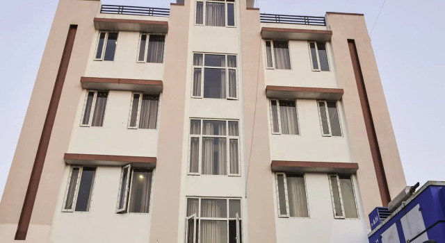 OYO 24041 SilverKey Corp Residency, Забронировать Отель Отели штата Раджастхана с парковкой, Парковка