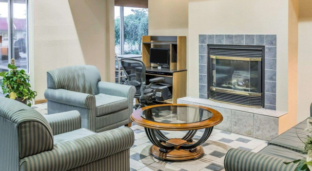 Quality Inn Kalamazoo, Rezerwuj Hotel Hotele w Kalamazoo ze śniadaniem, Śniadanie