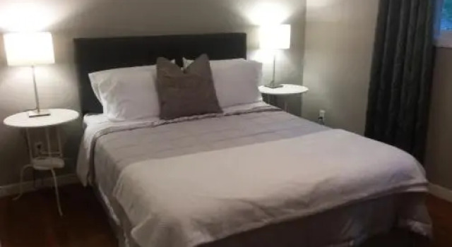 Westwood Cottage License #059-2024, Забронировать Дом для отпуска Отели Ниагарского винодельческого региона с парковкой, Парковка