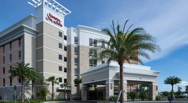 Hampton Inn & Suites Cape Canaveral Cruise Port, Fl, Забронировать Отель Кейп-Канаверал Space Coast