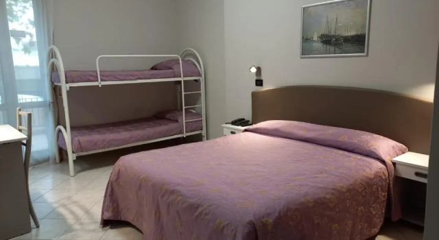Трёхместный номер Standard с балконом Hotel Susy