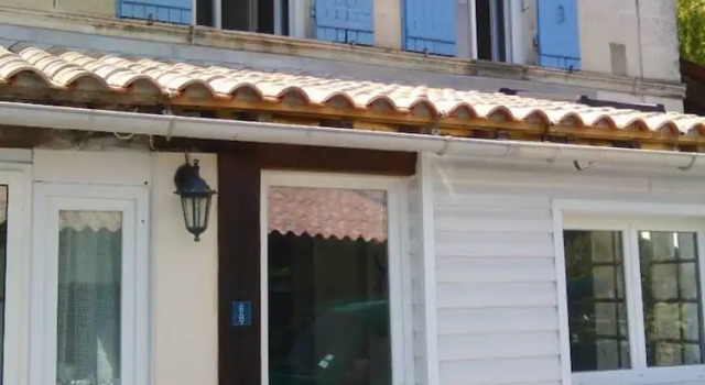 House With 3 Bedrooms in Mortagne-sur-gironde, With Enclosed Garden -, Rezerwuj Hotel Hotele w Charente-Maritime z parkingiem, Parking