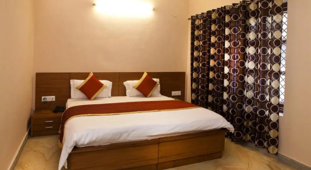 OYO 40989 Hotel Amigo, Забронировать Отель Гургаон Gurgaon Region, рядом с Apollo Tyres Ltd