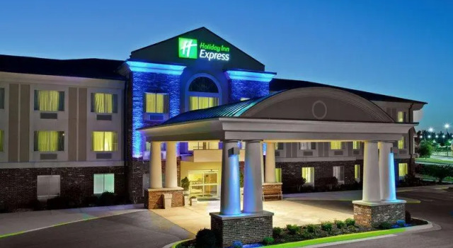 Кровать в общем номере Holiday Inn Express Hotel & Suites Paragould by IHG