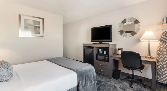 Двухместный номер Standard American Inn & Suites Metro Airport