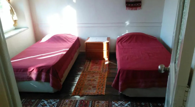 Кровать в общем номере Odyssey Guest House