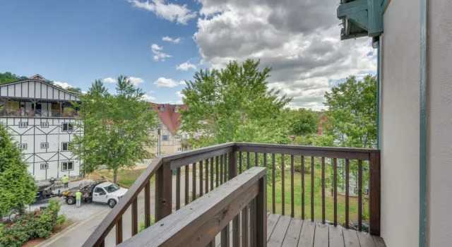 Апартаменты Steps to River + Shops: Downtown Helen Retreat!