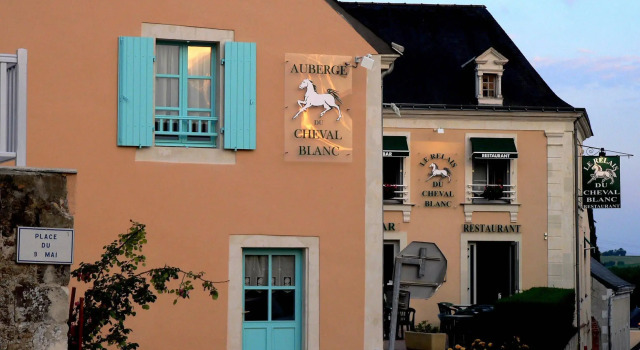 Auberge Relais Du Cheval Blanc, Rezerwuj Hostel Hostele w Kraj Loary, Hostel