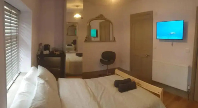 Коттедж 1700s Canalside Cottage Sleeps up to 12 Guests