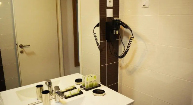 Двухместный номер Standard с балконом The Originals Boutique, Le Grand Hôtel Molière, Pézenas