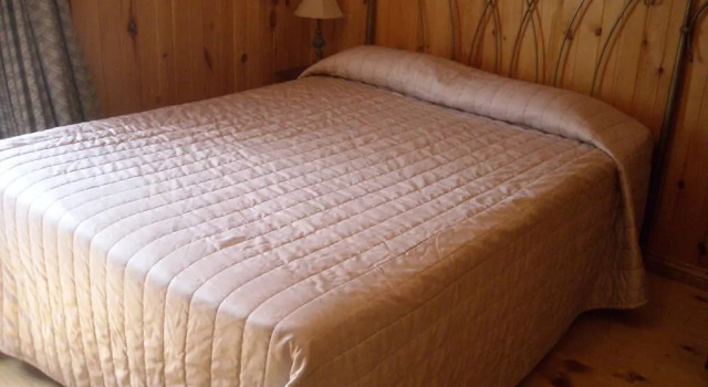 Auberge Papillon Lune, Book Hostel / Vandrerhjem SPA-hoteller i Eastern Townships, SPA