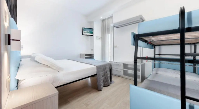 Четырёхместный номер Standard Hotel Eiffel