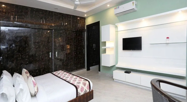 OYO 11607 Hotel Serenity Stay, Забронировать Отель Отели Гомти Нагара с завтраком, Завтраки