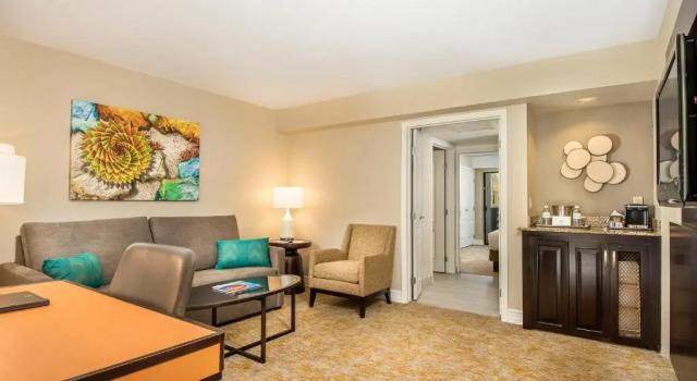 Четырёхместный люкс Agave c 1 комнатой Hilton Phoenix Resort at the Peak
