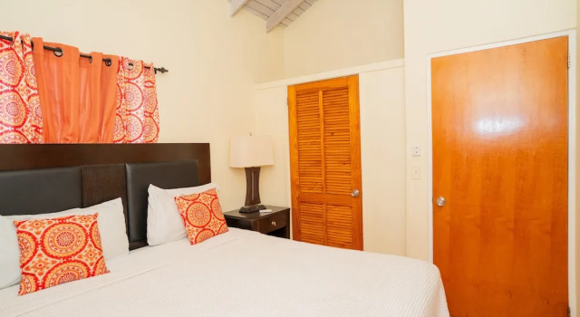 Люкс Deluxe Connies Comfort Suites