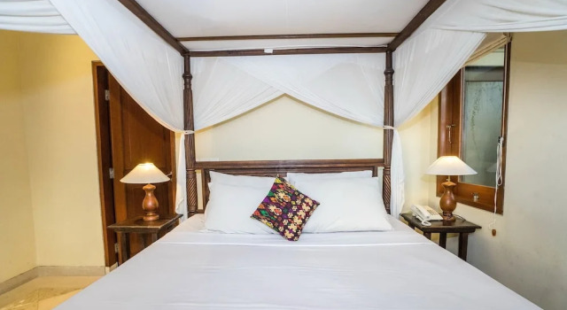 3 bedroom villa river side Legian