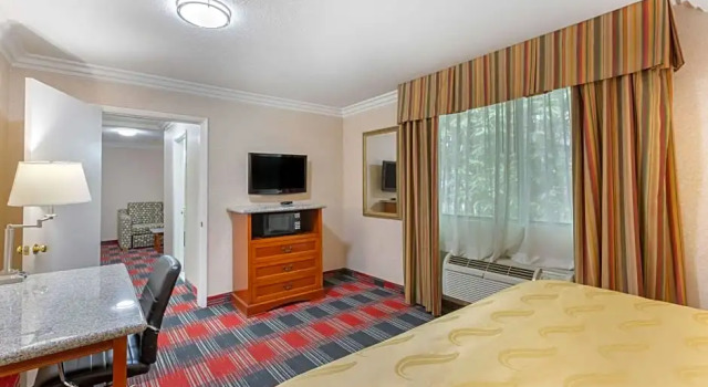 Двухместный люкс Quality Inn & Suites Oceanside Near Camp Pendleton